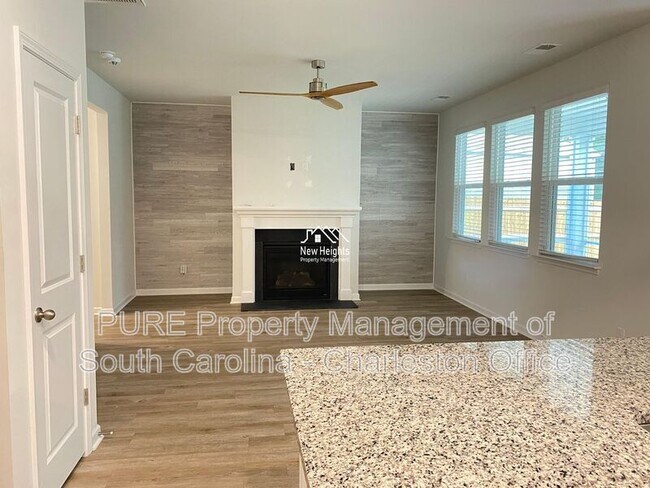 Building Photo - 2641 Alamanda Dr