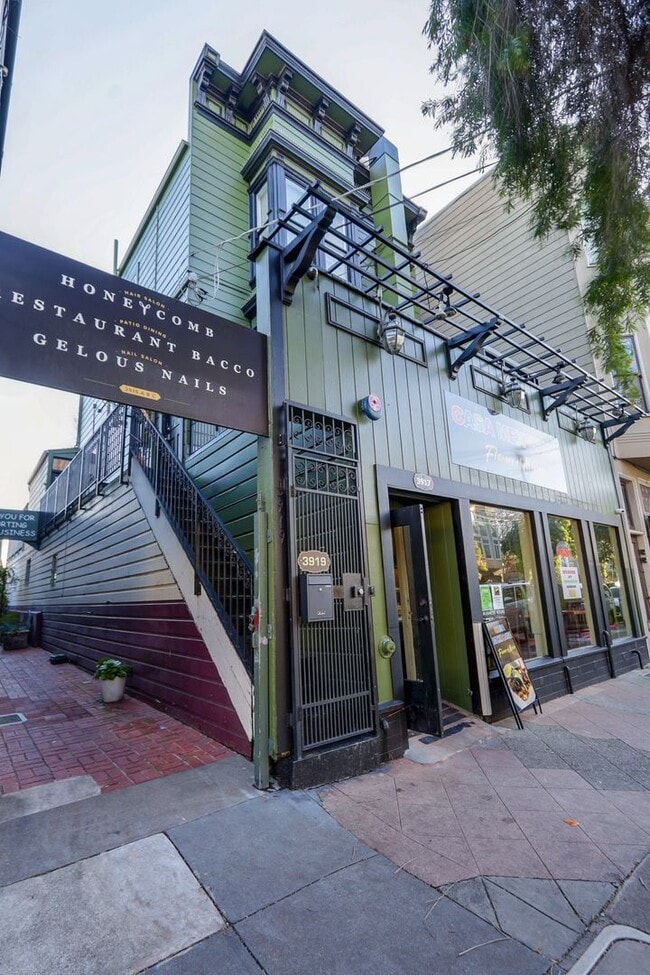 Building Photo - 3 Bed / 2 Bath pet friendly large and sunny unit on 24th St in Noe Valley. YouTube tour!