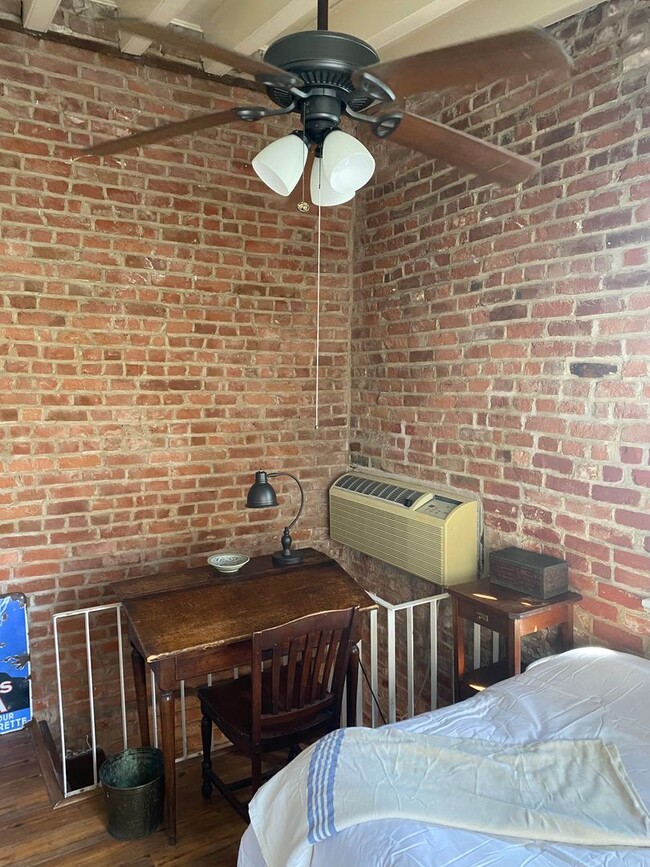 Building Photo - 1 BR / 1BA French Quarter Apt in Historic ...
