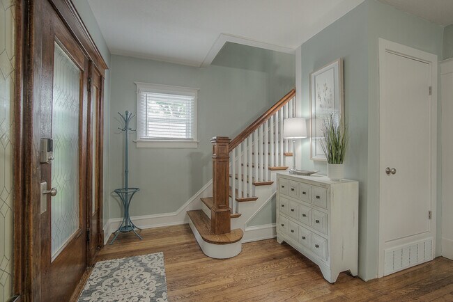 Building Photo - 1145 W 41st Terrace