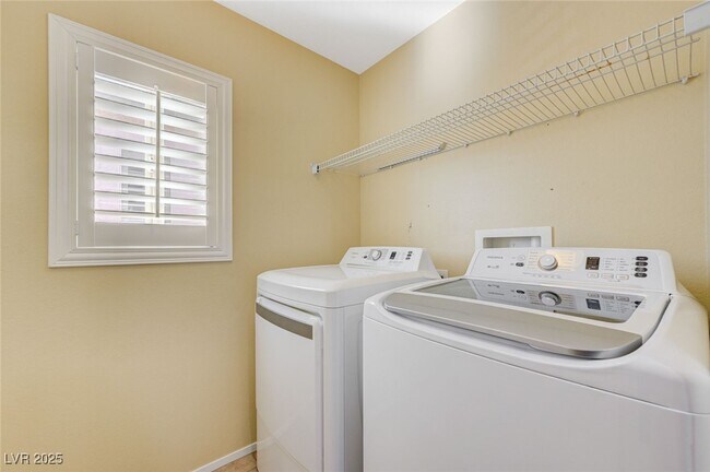 Building Photo - 10644 Tray Mountain Ave