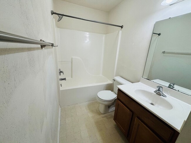 Building Photo - 255 Windsor Dr NW