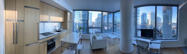 Building Photo - Bright and Modern World-Class Condo