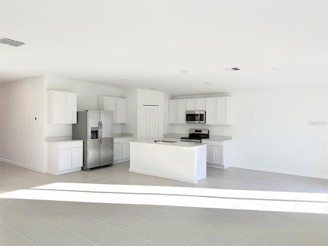 Building Photo - 2122 Chris Dr