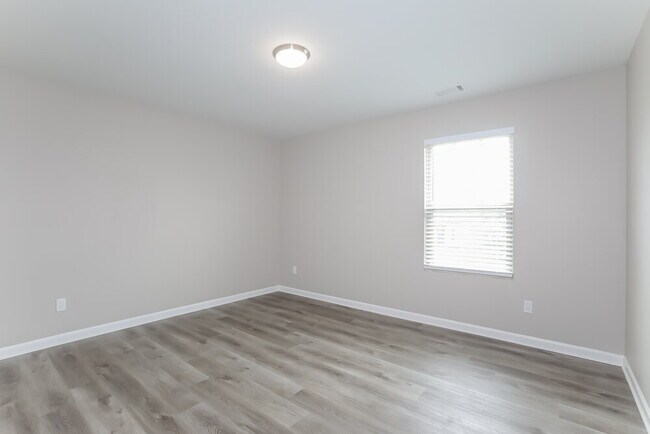 Building Photo - 1044 Sutherland Dr