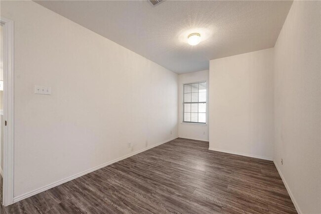 Building Photo - 102 Presidio Dr