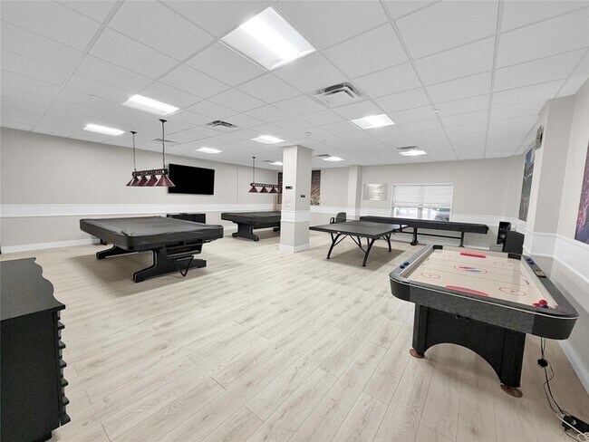 Building Photo - 405 N Ocean Blvd