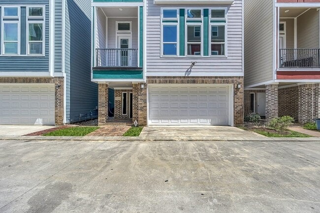 Building Photo - 2116 Oatfield Dr