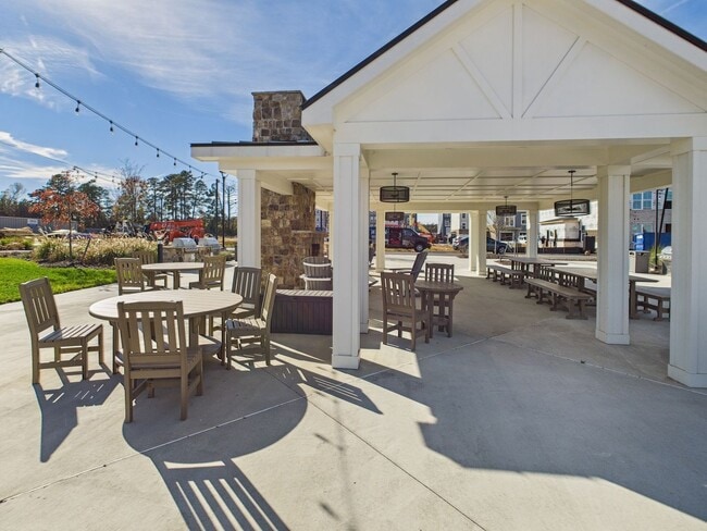 Building Photo - 2802 Calgary Ln