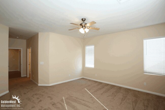 Building Photo - Gorgeous 3Bdm 2Ba Corner Lot Home in a Gat...