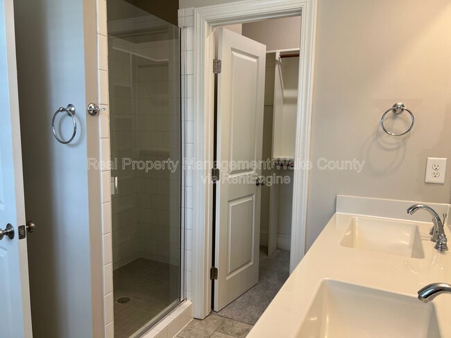 Building Photo - 2805 Plumfield Pl