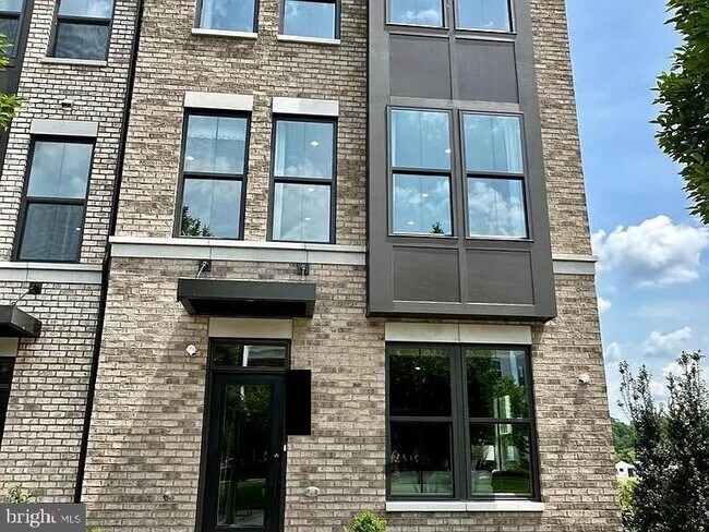 Building Photo - 9011 Amelung St