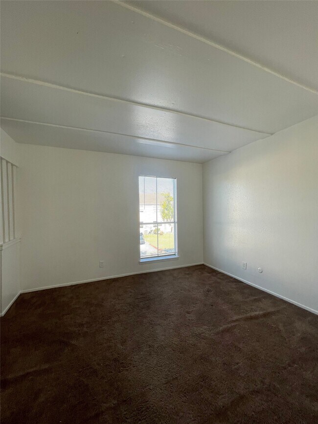 Building Photo - 6200 W Tidwell Rd