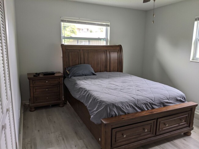 Building Photo - OCEAN ACCESS WATERFRONT! 3 bed / 2 bath wi...