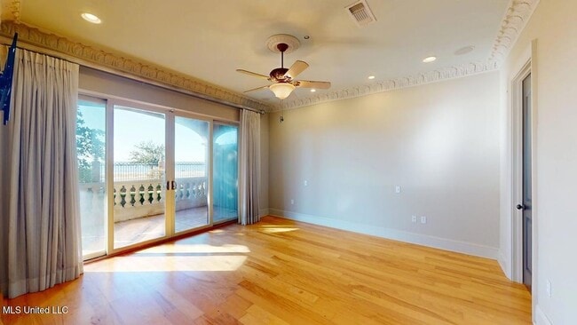 Building Photo - 4640 W Beach Blvd