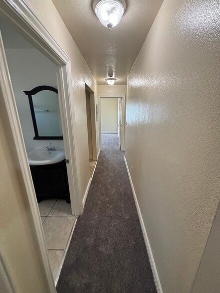 Building Photo - 8634 Menlo Ave