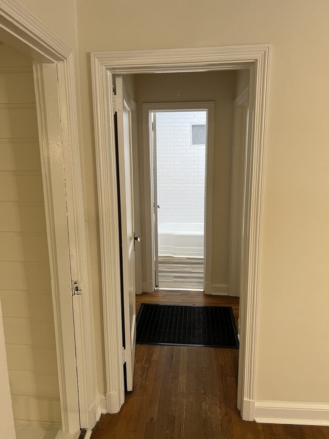 Building Photo - 166 Hart Ave