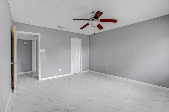 Building Photo - 14618 Flair Dr