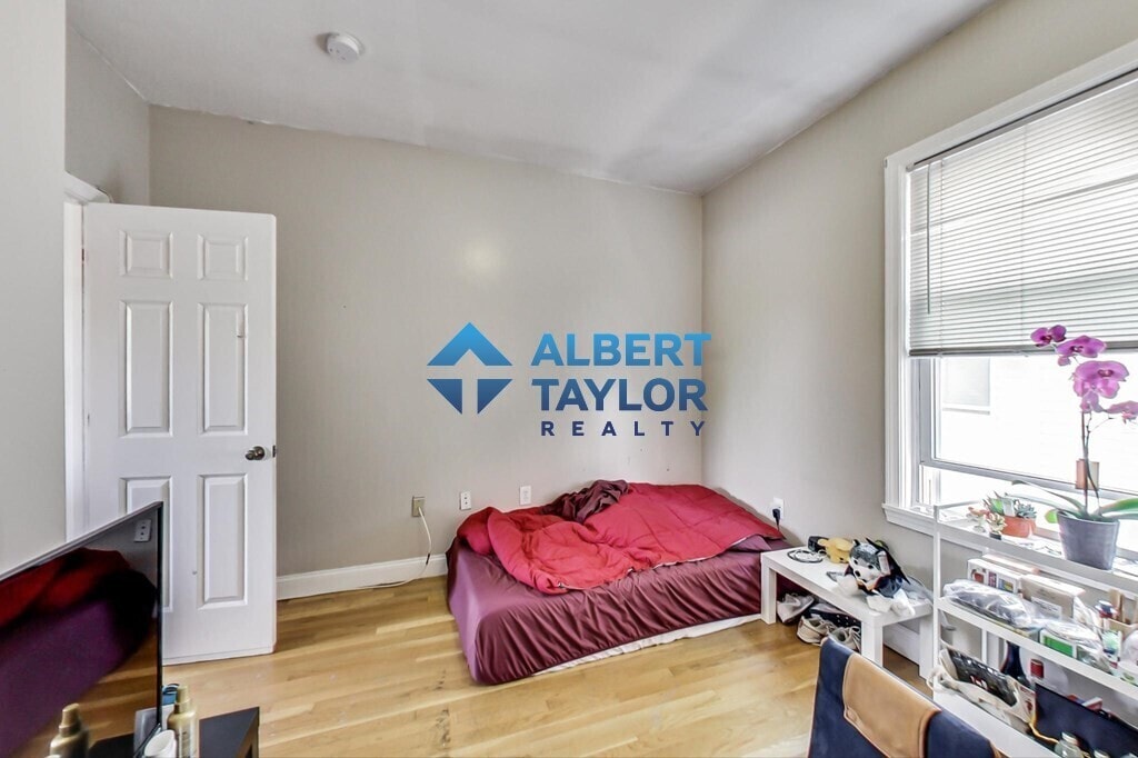 Building Photo - 47 Hillside St