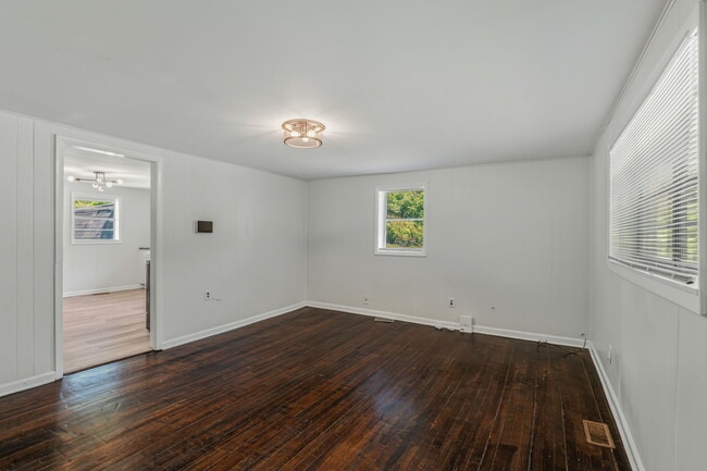 Building Photo - 8624 Walnut Springs Ln