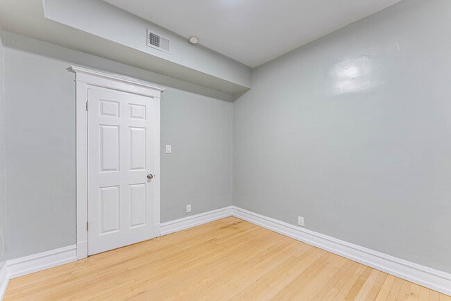 Building Photo - 4200 W 21st Pl