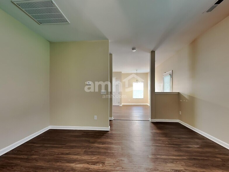 Building Photo - 3120 Genlee Dr