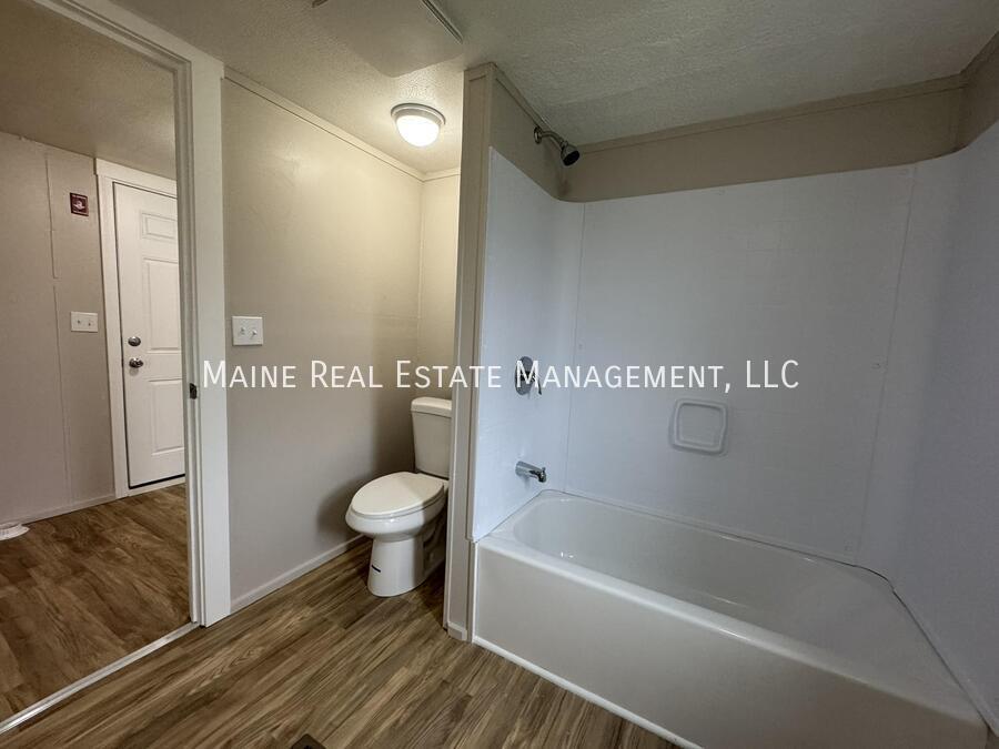 Building Photo - 108 D St