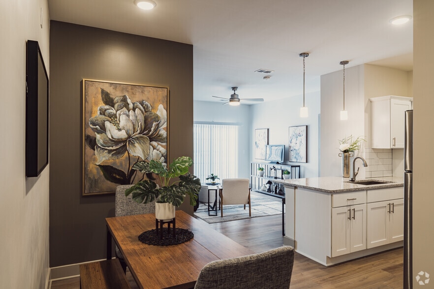 Primary Photo - Midtown Apartments