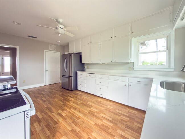 Building Photo - 267 Bodemann Ln