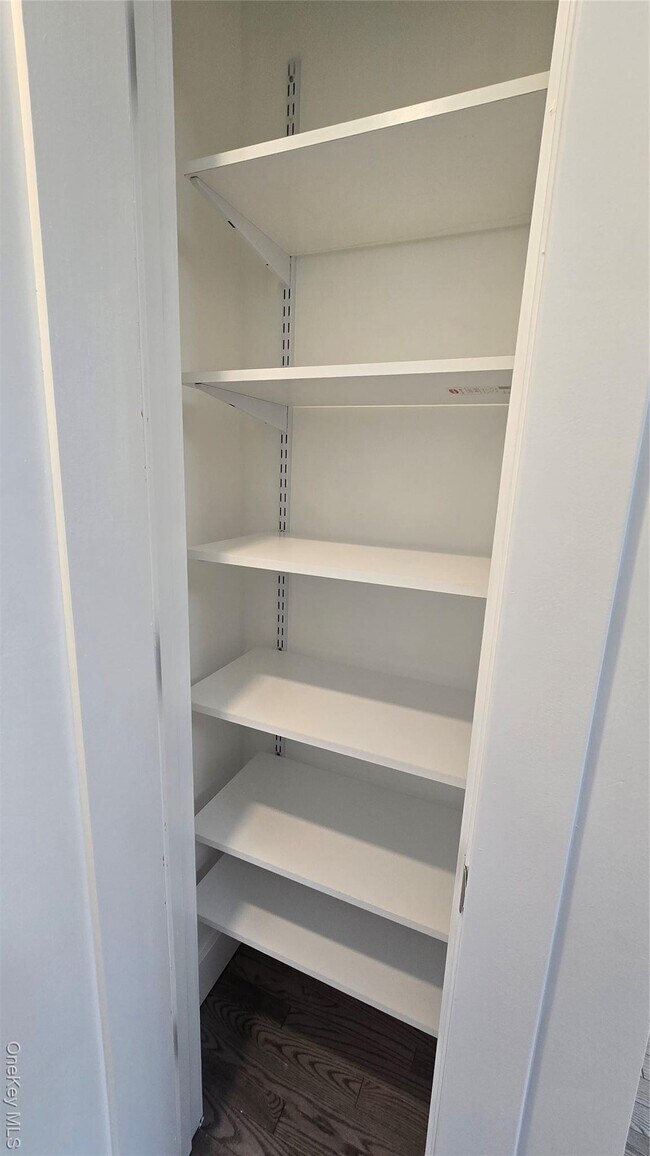 Building Photo - 74-11 85th Dr