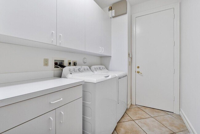 Building Photo - 1009 Grand Isle Terrace