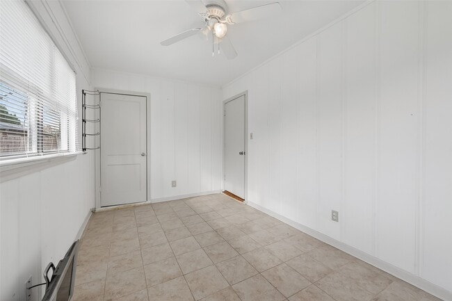 Building Photo - 2007 Antoine Dr