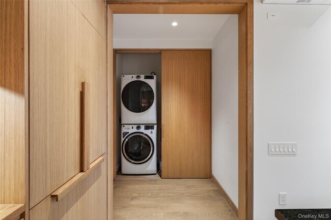 Building Photo - 316 Wall St