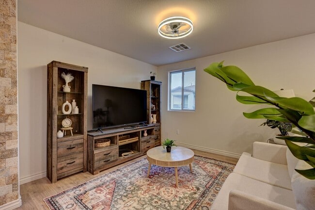 Building Photo - Spacious Summerlin Home Featuring Casita a...