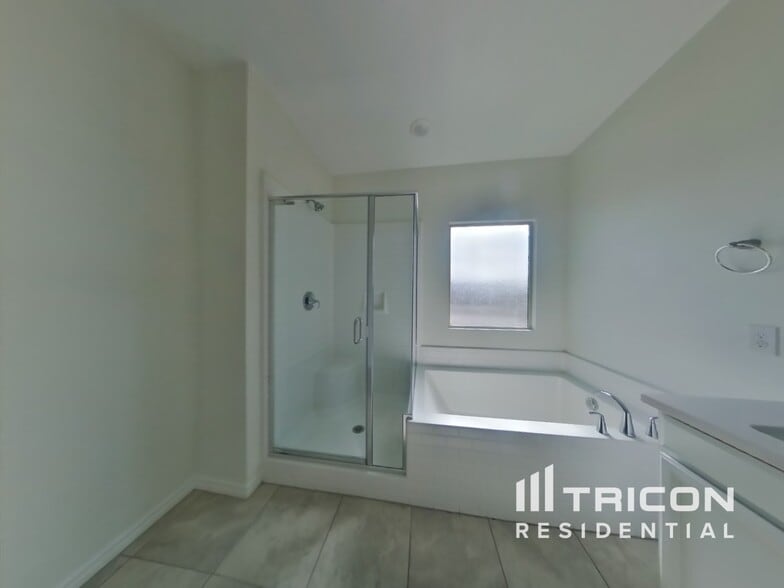 Building Photo - 6563 Smithville Ave