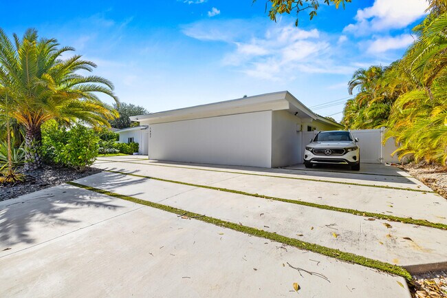 Building Photo - 1627 Seabreeze Blvd