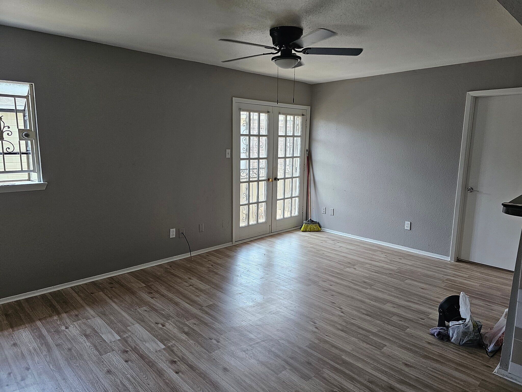 Building Photo - 10603 S Wilcrest Dr