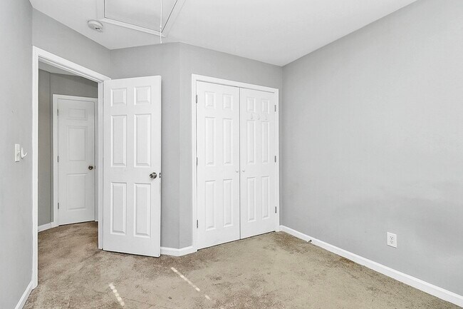Building Photo - 5750 Laborde Ave