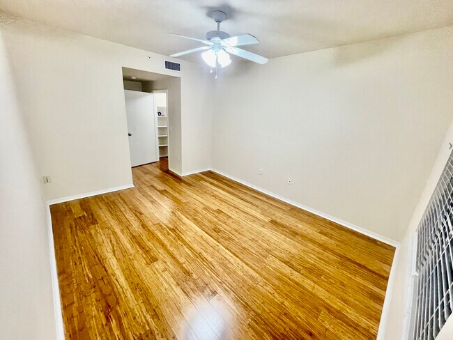 Building Photo - 402 S Armenia Ave