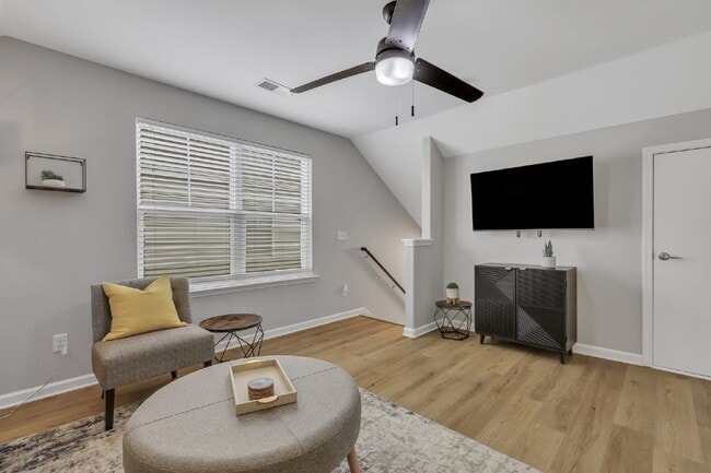 Building Photo - Executive Home in Convenient Location
