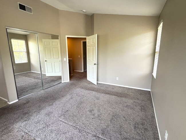 Building Photo - Your Dream Home Awaits in Summit Park – Br...