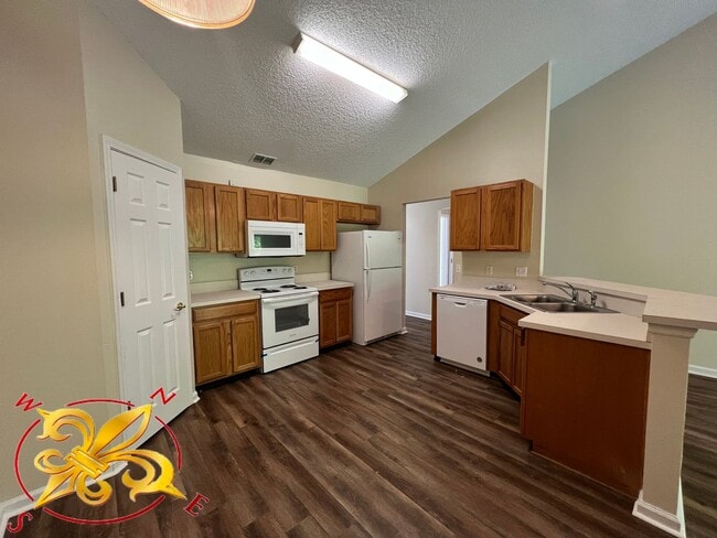 Building Photo - 3/2 - K- Section Great Location Off 100 an...