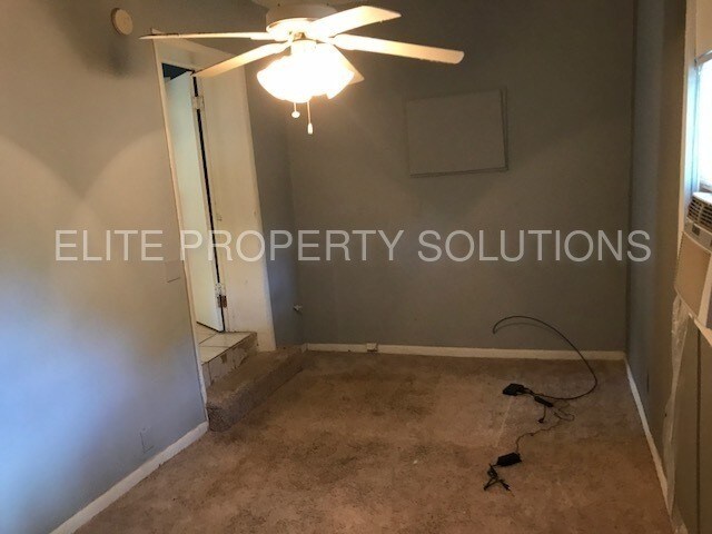 Building Photo - Small house near Dickerson and Trinity Lane