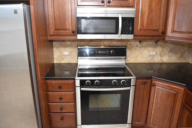 Building Photo - 14000 Silkwood Dr
