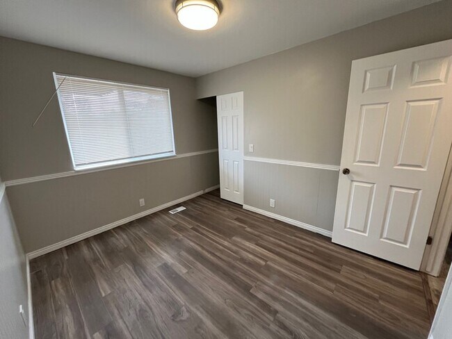 Building Photo - Remodeled Taylorsville 5 Bedroom!