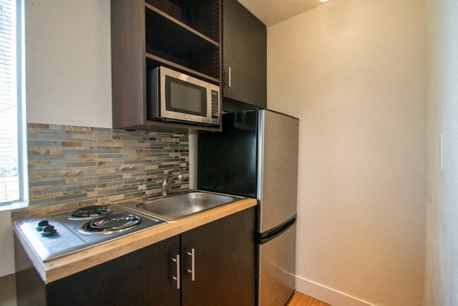 2535eAsbury_Unit12-6(1) - Plaza West
