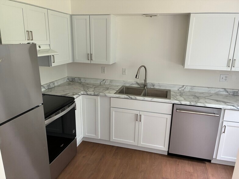 Brand new kitchen and appliances! - 5601 N Humboldt Ave