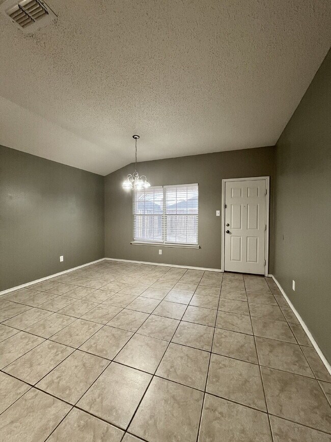 Building Photo - 3/2/2 on a Quiet Cul-De-Sac Street in the Frenship ISD