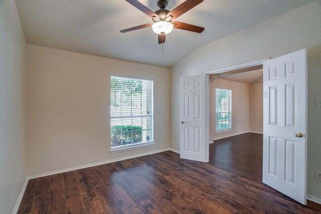 Building Photo - 1313 Honey Blossom Dr