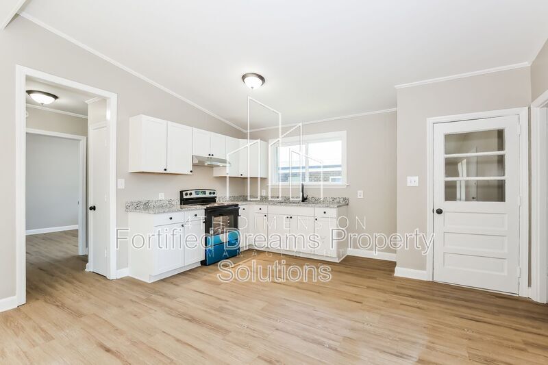 Building Photo - 511 Saunders Pl